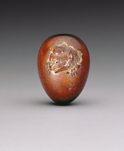 Netsuke, das eine Krähe zeigt, die aus ihrem Ei schlüpft, ca. 1800-20 von Yuzan